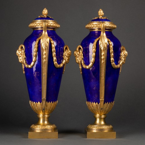 Chinese vases pair porcelain 18th mount 19th century - 