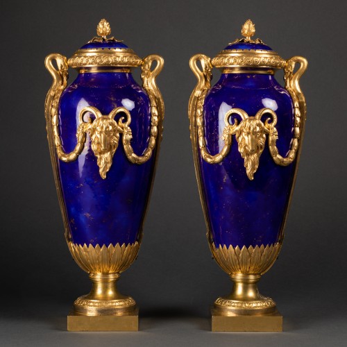 XVIIIe siècle - Paire de vases porcelaine Chine XVIIIe monture XIXe