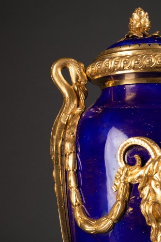 Paire de vases porcelaine Chine XVIIIe monture XIXe - Louis XVI