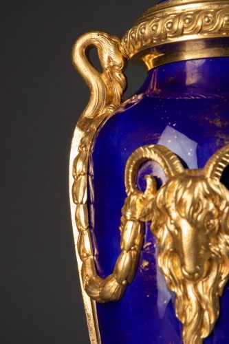 Louis XVI - Paire de vases porcelaine Chine XVIIIe monture XIXe