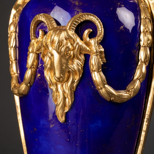 Antiquités - Paire de vases porcelaine Chine XVIIIe monture XIXe