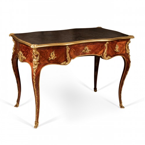 Bureau époque Louis XV estampillé DUBOIS