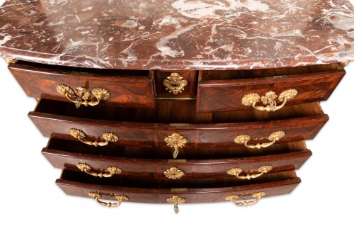 Commode époque Régence estampillée MONDON XVIIIe siècle - Régence