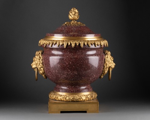 Pot couvert en porphyre d'Egypte du XIXe siècle - Objet de décoration Style 