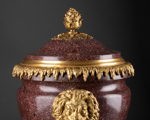 Antiquités - Pot couvert en porphyre d'Egypte du XIXe siècle