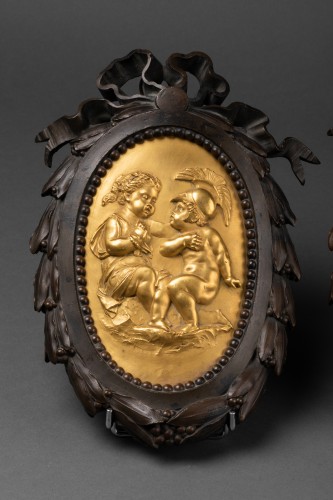 Paire de médaillons en bronze d'époque Louis XVI fin XVIIIe siècle - Objet de décoration Style Louis XVI