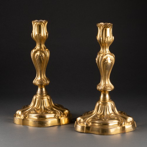 Paire de flambeaux époque Louis XV milieu XVIIIe siècle - Luminaires Style Louis XV