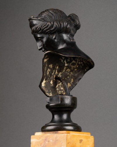 Louis XVI - Paire de bustes travail Romain de la fin du XVIIIe siècle