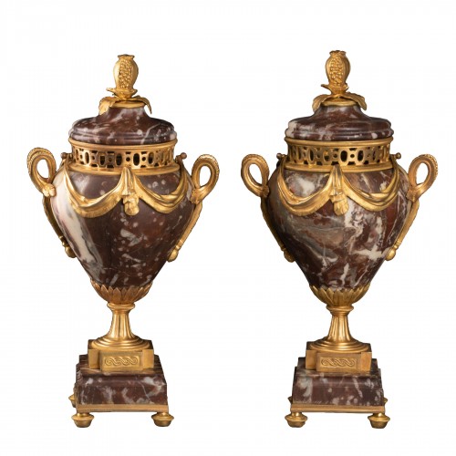 Paire de vases marbre XVIIIe siècle