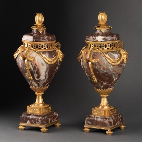 Objet de décoration Cassolettes, coupe et vase - Paire de vases marbre XVIIIe siècle