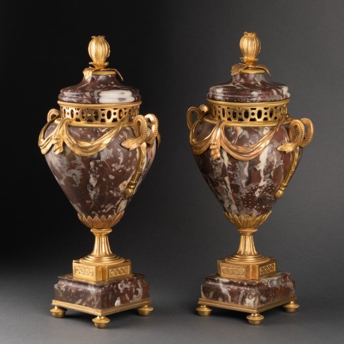 Paire de vases marbre XVIIIe siècle - Laurent Chalvignac