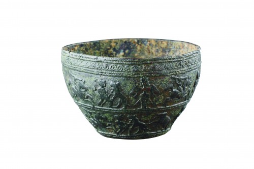 Ancient Art  - A Very Rare Bronze Goblet Illustrating the Story of Prince Kunala