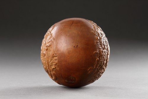 Sphère inhabituelle en buis sculpté - Finch and Co