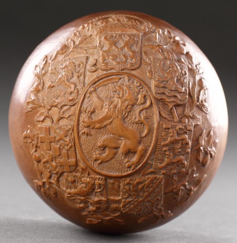 XVIIe siècle - Sphère inhabituelle en buis sculpté