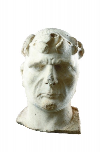 Tête de Constantin le Grand (v.272 - 337), portrait d'homme romain puissant, grandeur nature.