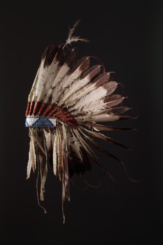 A Native American Plains Lakota Sioux Swept Back Eagle Feather War Bonnet  - Collectibles Style 