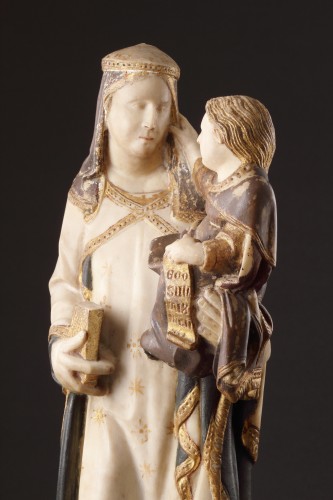 Antiquités - Vierge à l'Enfant, groupe en marbre polychrome et dorure Vers 1330 - 1340