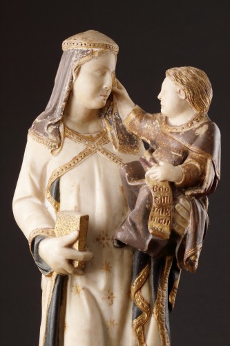 Antiquités - Vierge à l'Enfant, groupe en marbre polychrome et dorure Vers 1330 - 1340
