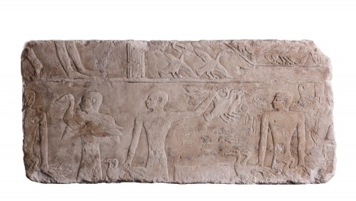 Grand relief égyptien en pierre calcaire
