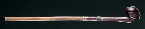 Exceptionnelle pipe nguni du Cap oriental, avec son fourneau et son tuyau - Art Tribal Style 
