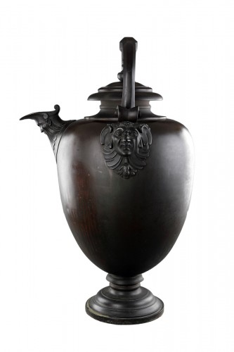 Vase ou aiguière monumentale en bronze d'après l'Antique