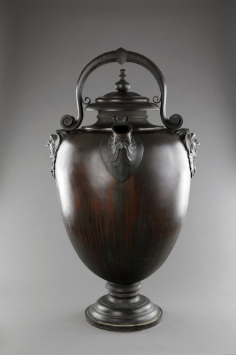 XVIIIe siècle - Vase ou aiguière monumentale en bronze d'après l'Antique