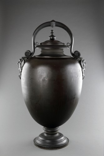 Antiquités - Vase ou aiguière monumentale en bronze d'après l'Antique