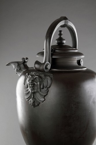Antiquités - Vase ou aiguière monumentale en bronze d'après l'Antique