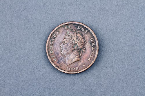 Antiquités - A Rare Collection of Seven Slave ‘Prisoner’ Tokens