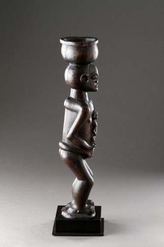 Antiquités - A Large Finely Carved ‘Cup Carrier’ of a Women with Child 