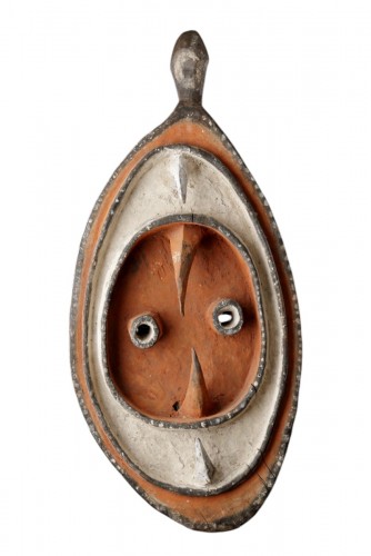 An Early Large and Fine Bahinemo ‘Garra’ Hook Mask