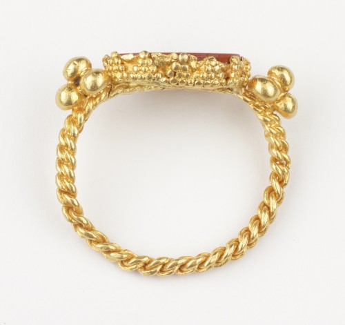 A Finely Set Ring with an Engraved Period Jasper Intaglio - Antique Jewellery Style 