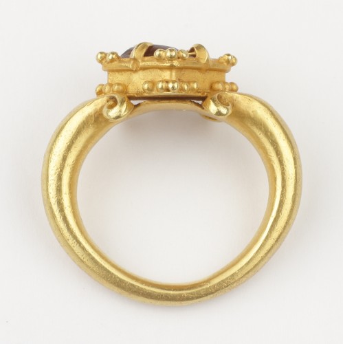 A Fine Temple Ring Set with a Rough Garnet - Antique Jewellery Style 