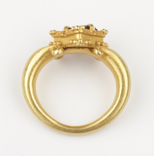 Antique Jewellery  - A Fine Temple Ring Set with a Rough Garnet