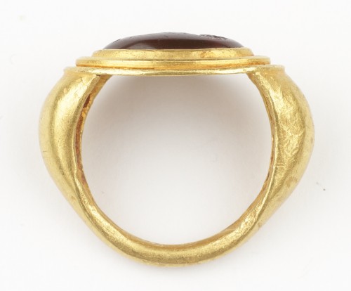 A Fine Greek Finger Ring Set with a Garnet Intaglio of a Lion - Antique Jewellery Style 