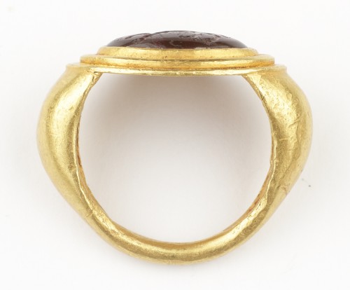 Antique Jewellery  - A Fine Greek Finger Ring Set with a Garnet Intaglio of a Lion