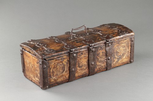 Antiquités - A Rare Carved and Metal Mounted Casket 