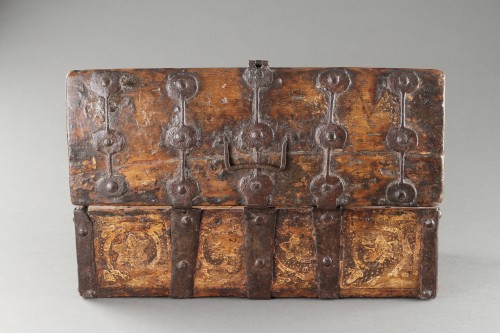 Antiquités - A Rare Carved and Metal Mounted Casket 