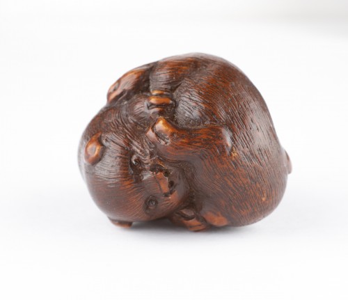 19th century - A Finely Carved Wood Netsuke of Two Puppy Dogs Playing 