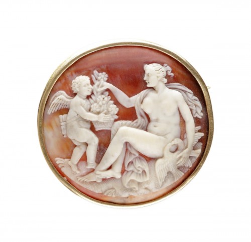 Broche camée représentant Vénus et Cupidon
