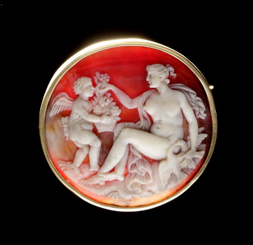 Antique Jewellery  - A Cameo Brooch Depicting Venus and Cupid