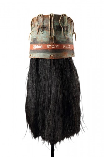 Masque de danse de Kachina Hopi « Mana » porté par un danseur incarnant un Kachina