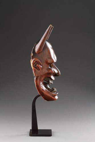  - Masque en hinoki représentant « Ja »