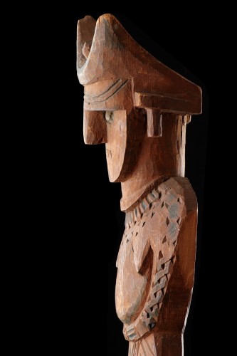 Antiquités - Paire de figures funéraires sculptées du peuple Kalasha