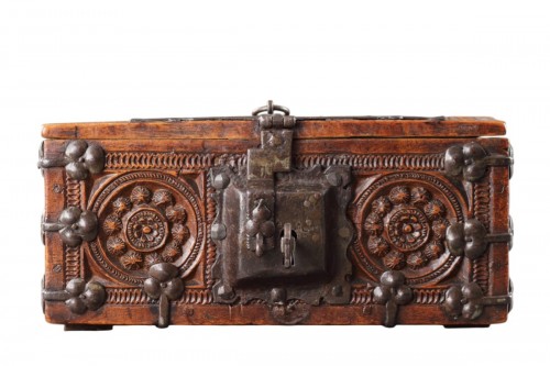 A Finely Carved and Metal Mounted Casket ‘Minnekästchen’ with original lock