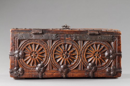 Decorative Objects  - A Finely Carved and Metal Mounted Casket ‘Minnekästchen’ with original lock