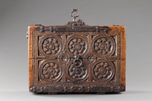 11th to 15th century - A Finely Carved and Metal Mounted Casket ‘Minnekästchen’ with original lock