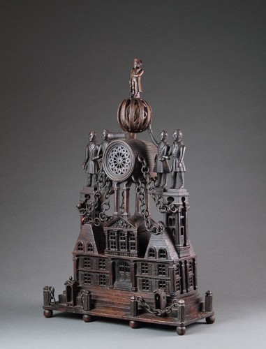 Objets de Curiosité  - Deux curieux modèles architecturaux naïfs français en noyer sculpté