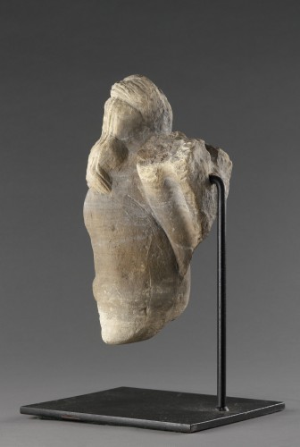 Corbeau en pierre de York représentant Asénath, épouse de Joseph, fille de Potiphéra - Finch and Co