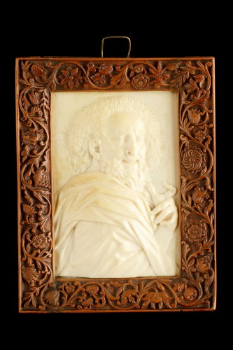 Plaque en ivoire représentant le  philosophe Démocrite, Pays-Bas XVIIe siècle - Finch and Co
